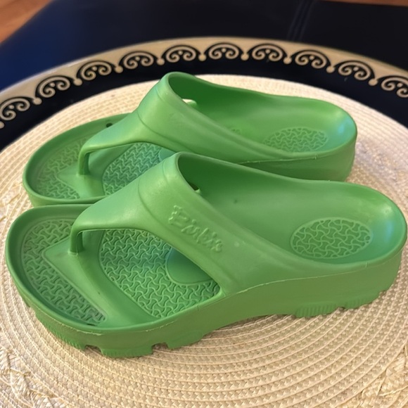 BIRKENSTOCK Birkis Lime Green Flip-Flop Thongs - Size 36 - Picture 4 of 7